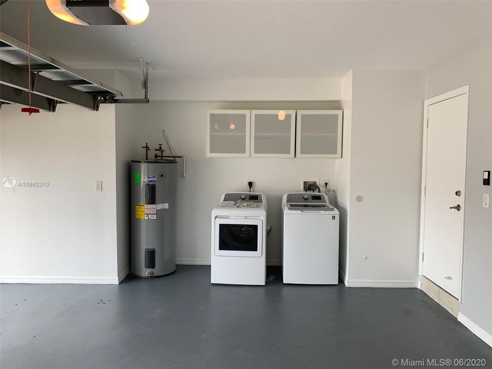 Recientemente alquilado: $3,600 (4 camas, 3 baños, 2304 Pies cuadrados)
