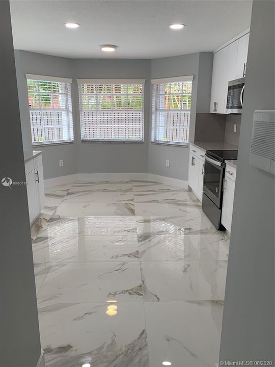 Recientemente alquilado: $3,600 (4 camas, 3 baños, 2304 Pies cuadrados)