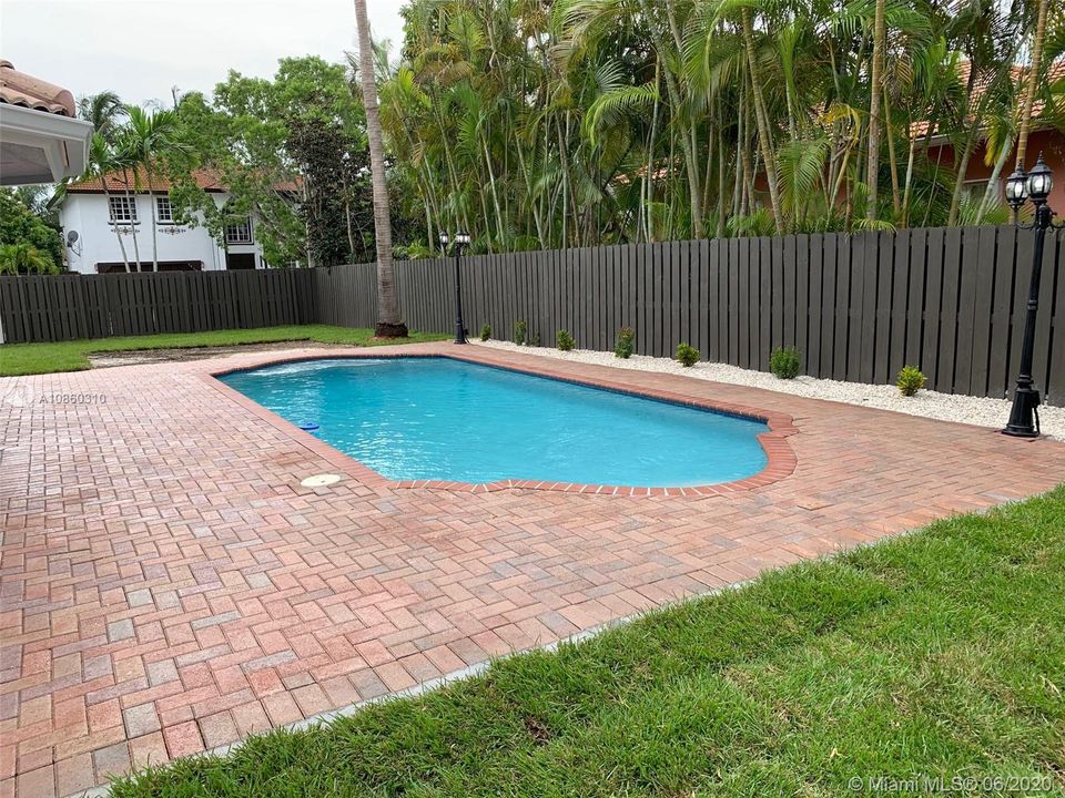 Recientemente alquilado: $3,600 (4 camas, 3 baños, 2304 Pies cuadrados)