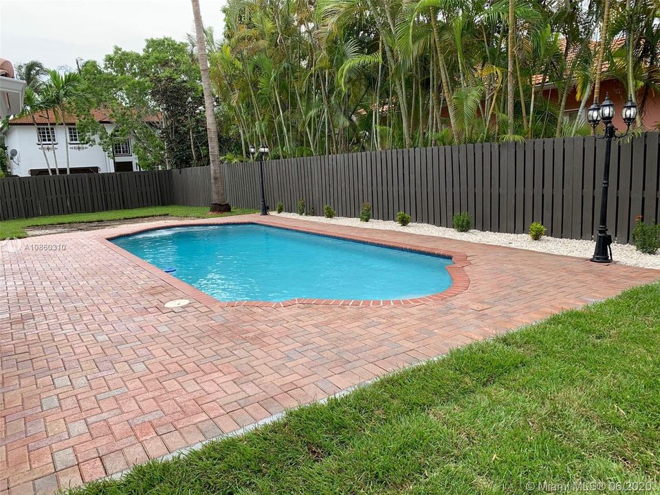 Recientemente alquilado: $3,600 (4 camas, 3 baños, 2304 Pies cuadrados)