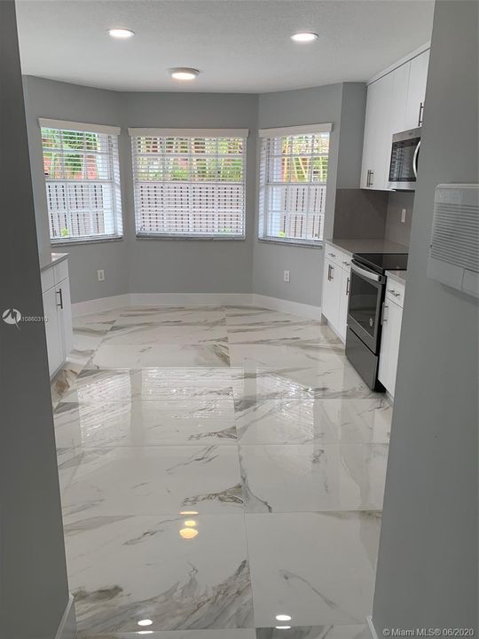 Recientemente alquilado: $3,600 (4 camas, 3 baños, 2304 Pies cuadrados)
