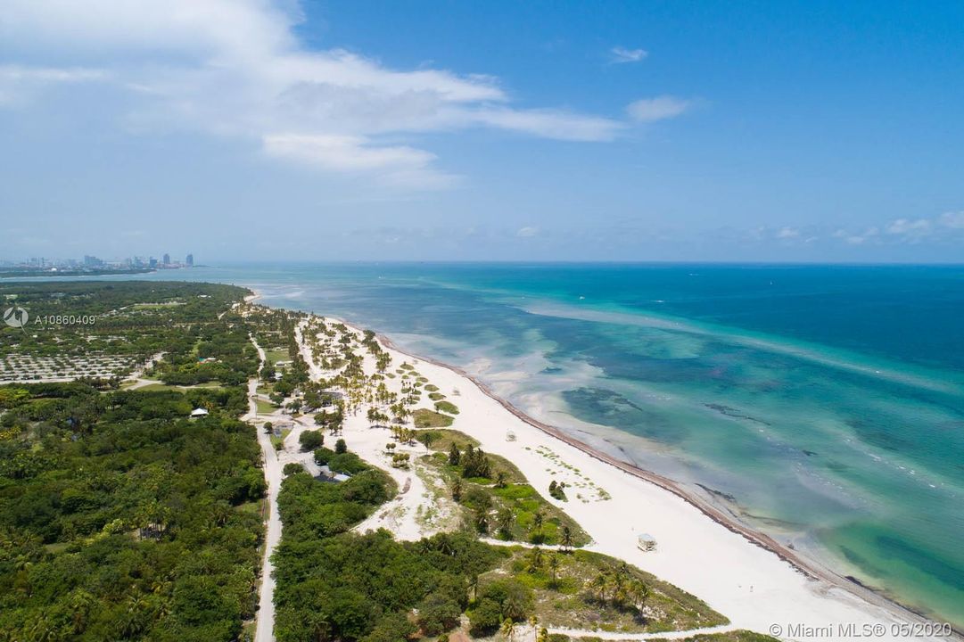 Widest and best part of Key Biscayne beach at the end of the block. Walk to Crandon Park Beach or nature reserve.