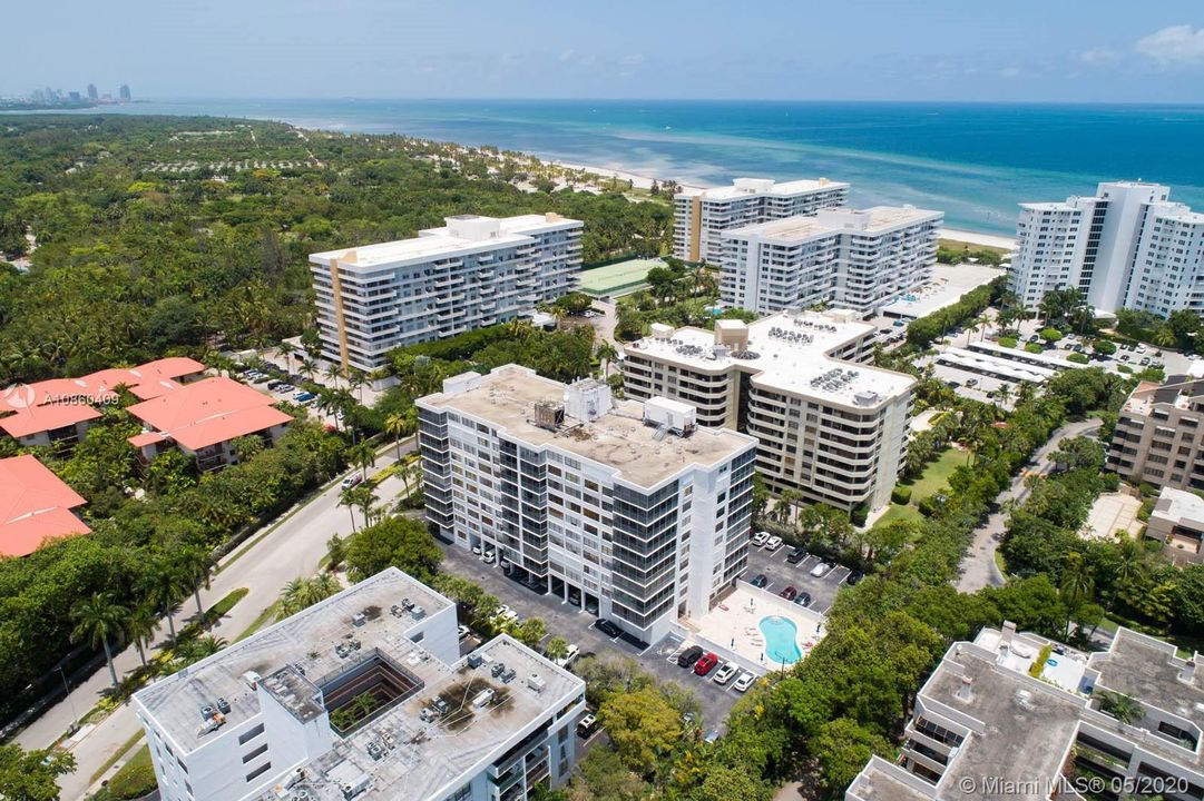 Aerial view of Island Breakers and pool area.
