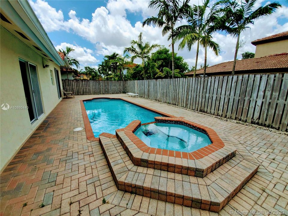 Pool and jacuzzi area