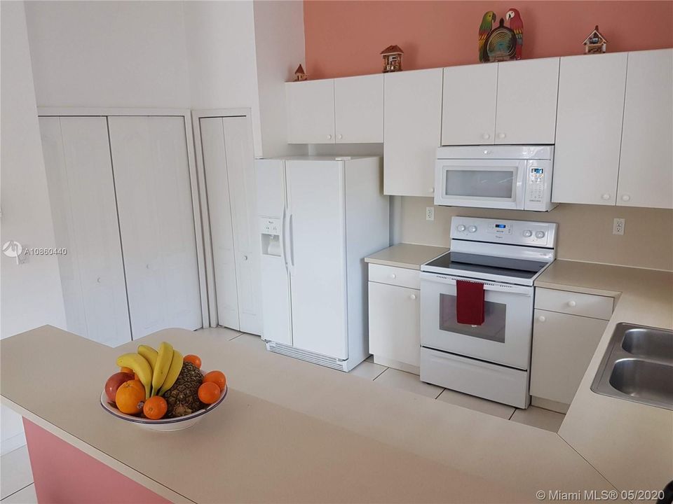 Недавно продано: $420,000 (4 спален, 3 ванн, 1908 Квадратных фут)