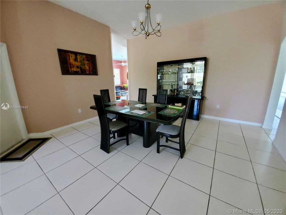 Dining room 15'2" x 12'. High ceilings 10'3"