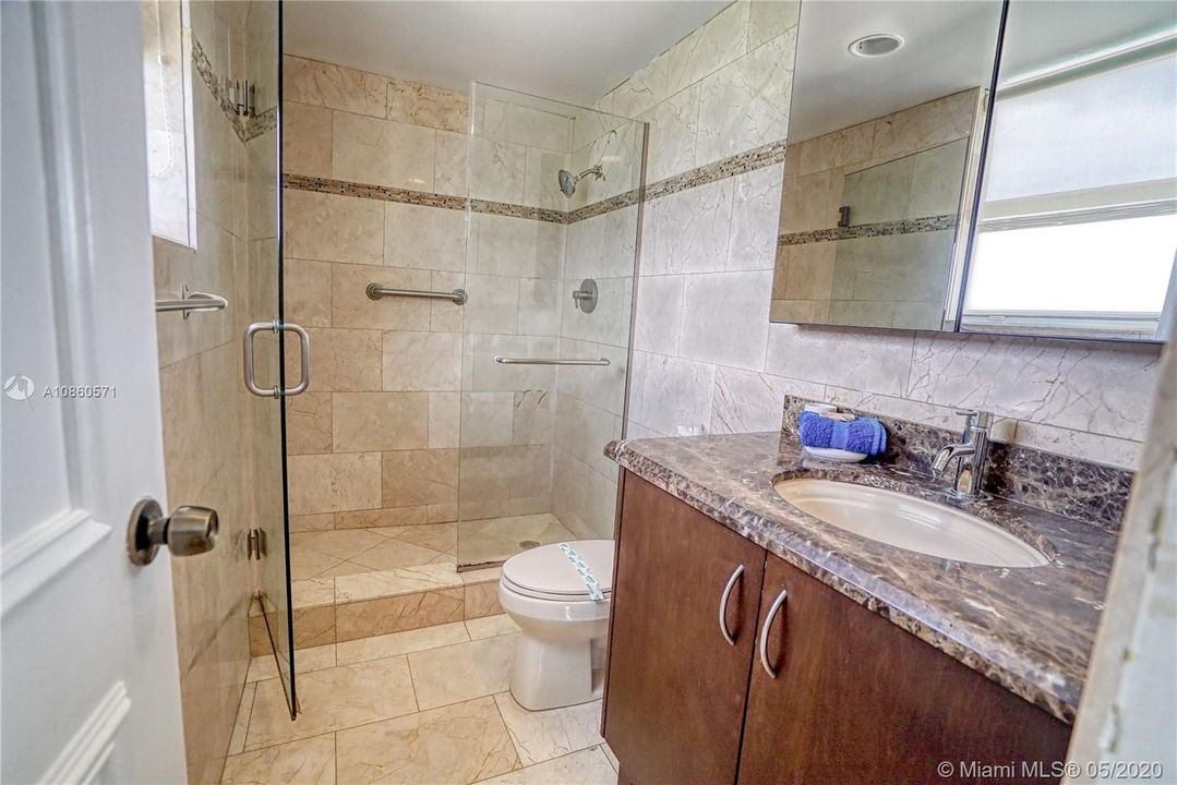 最近租的: $2,200 (2 贝兹, 2 浴室, 1355 平方英尺)