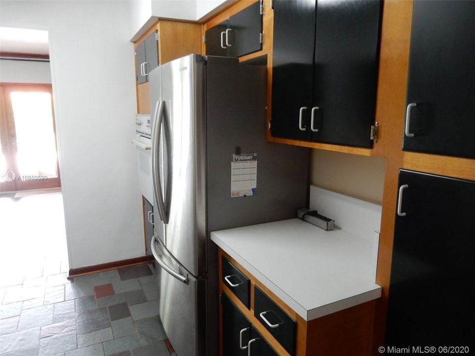 Недавно продано: $415,000 (4 спален, 3 ванн, 2032 Квадратных фут)