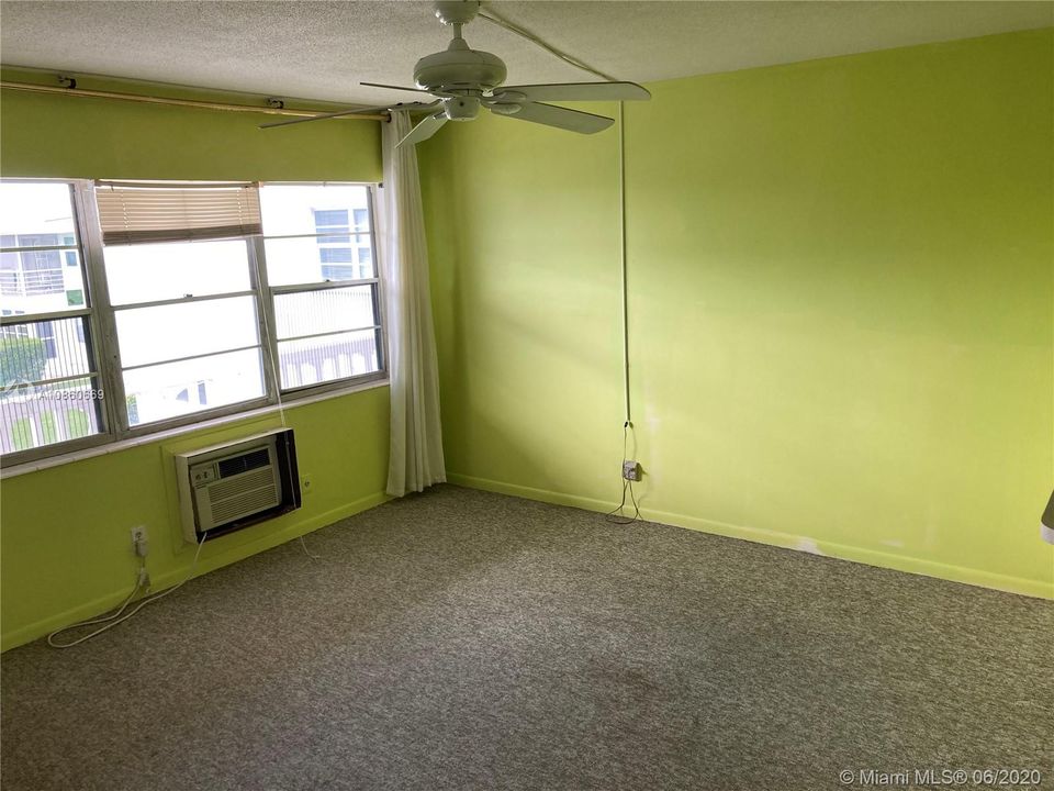 Recently Sold: $34,900 (1 beds, 1 baths, 615 Square Feet)