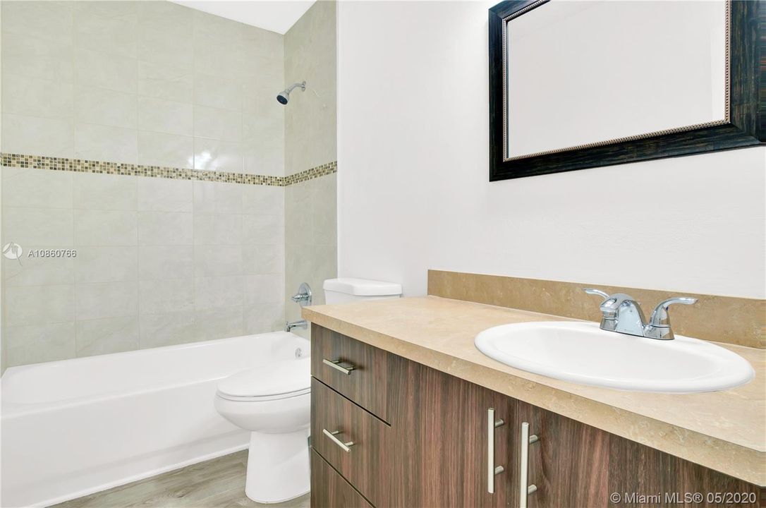 Недавно арендовано: $1,550 (2 спален, 2 ванн, 1050 Квадратных фут)