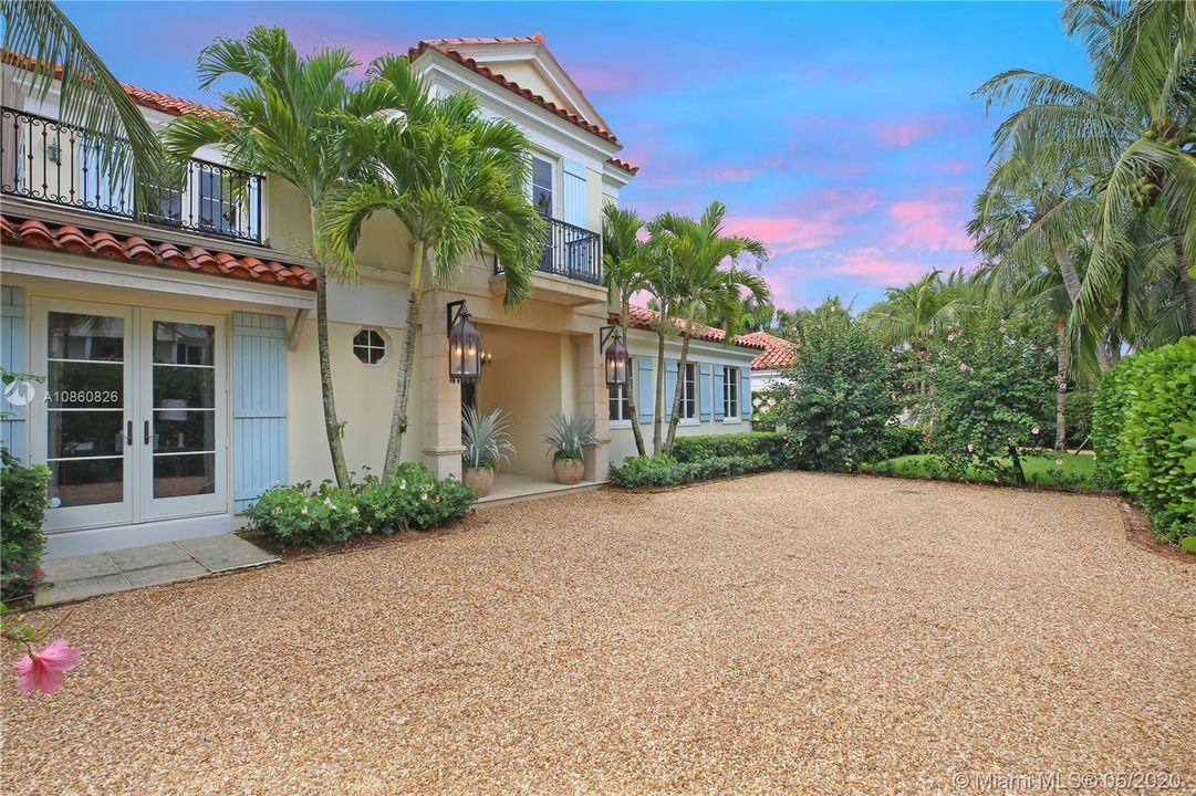 Recently Sold: $3,850,000 (5 beds, 6 baths, 3625 Square Feet)