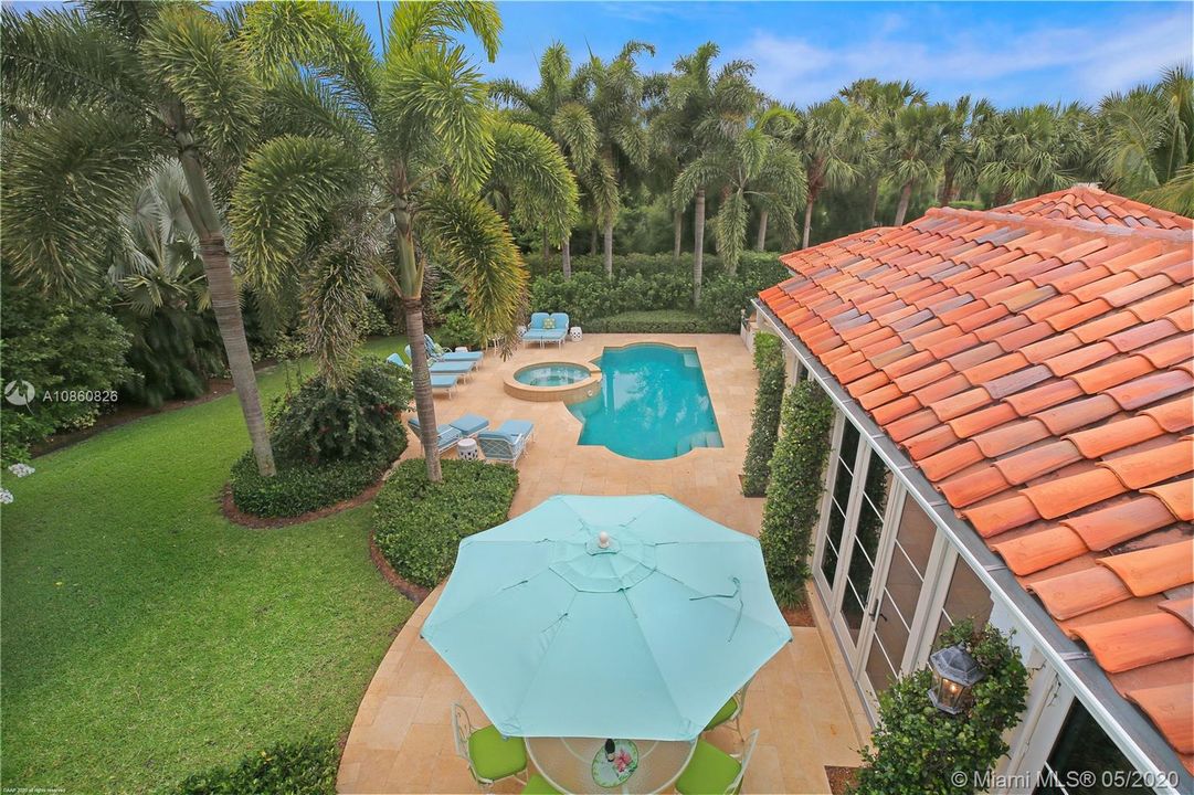 Vendido Recientemente: $3,850,000 (5 camas, 6 baños, 3625 Pies cuadrados)