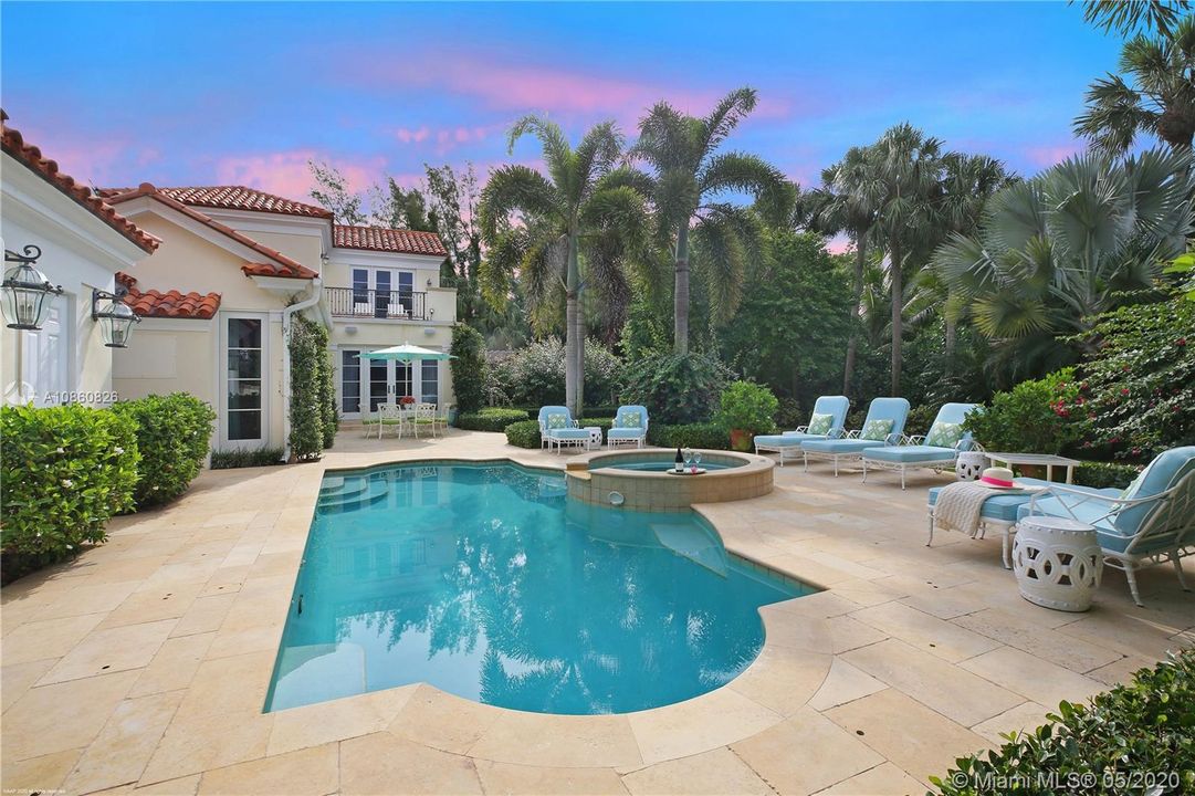 Recently Sold: $3,850,000 (5 beds, 6 baths, 3625 Square Feet)