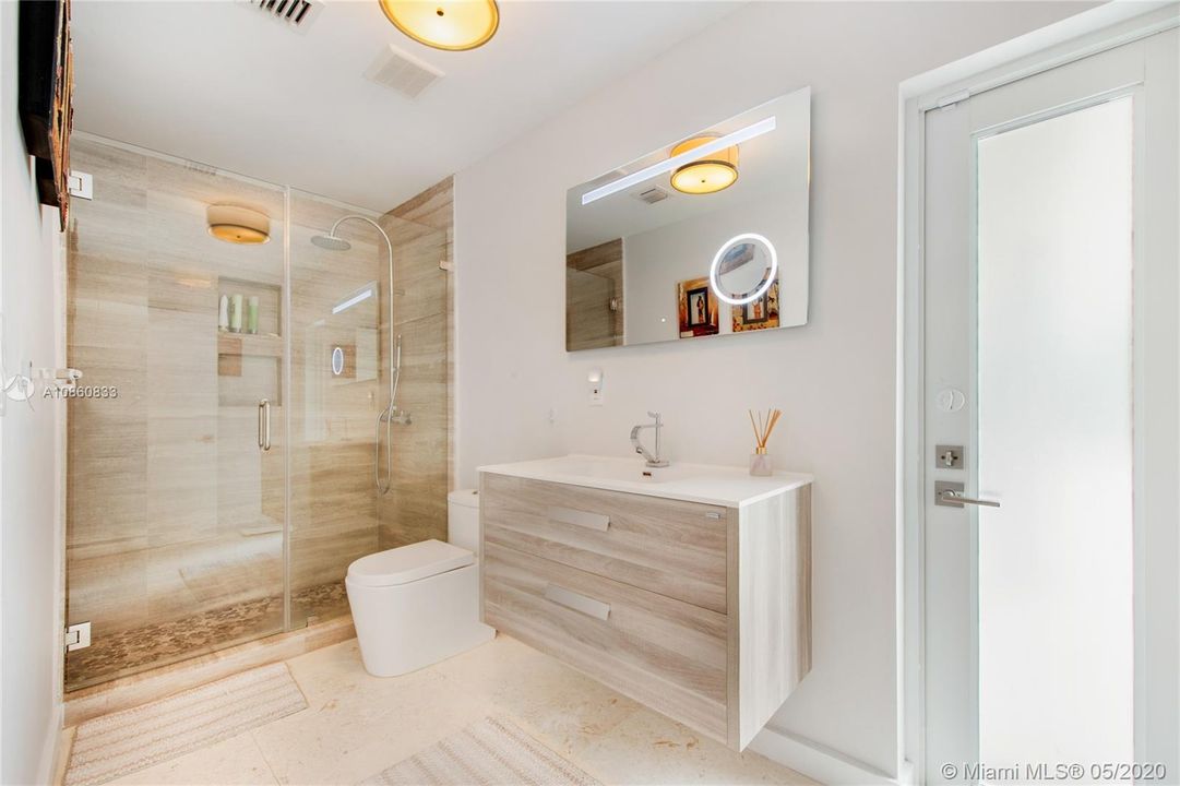 Guest Bedroom "1" En Suite Bath (Cabana Bath)