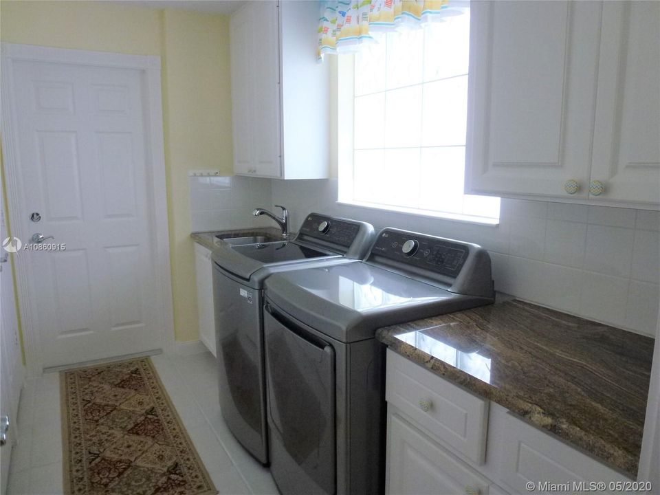 Recently Rented: $2,000 (2 beds, 2 baths, 1526 Square Feet)