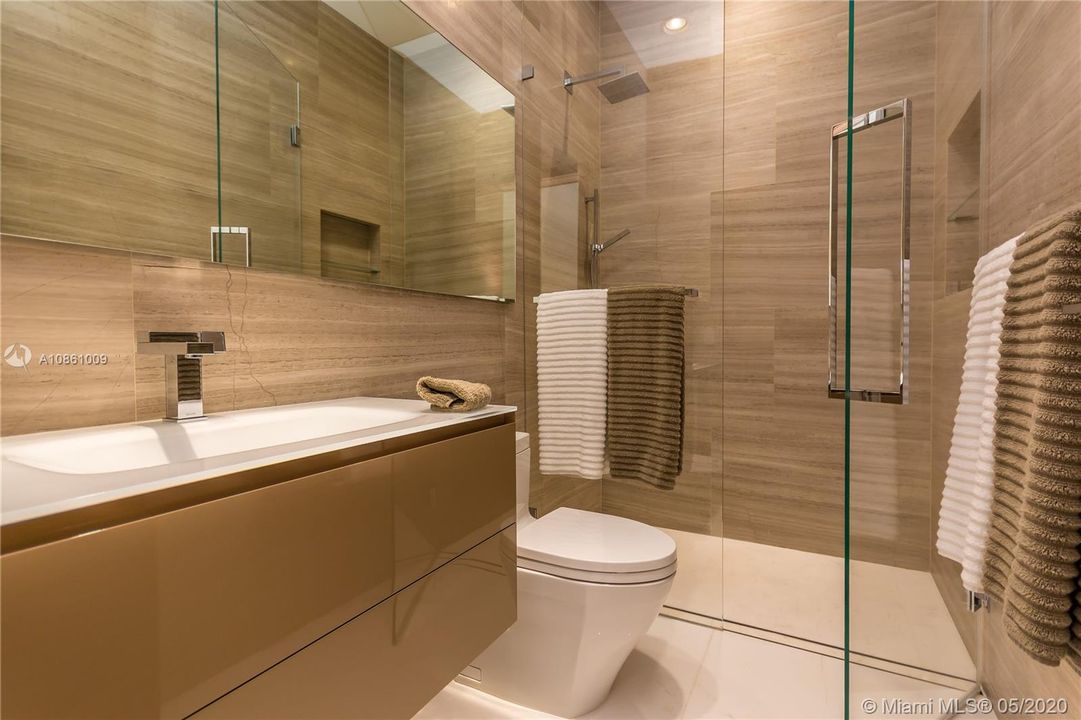 Недавно арендовано: $19,000 (6 спален, 5 ванн, 4473 Квадратных фут)
