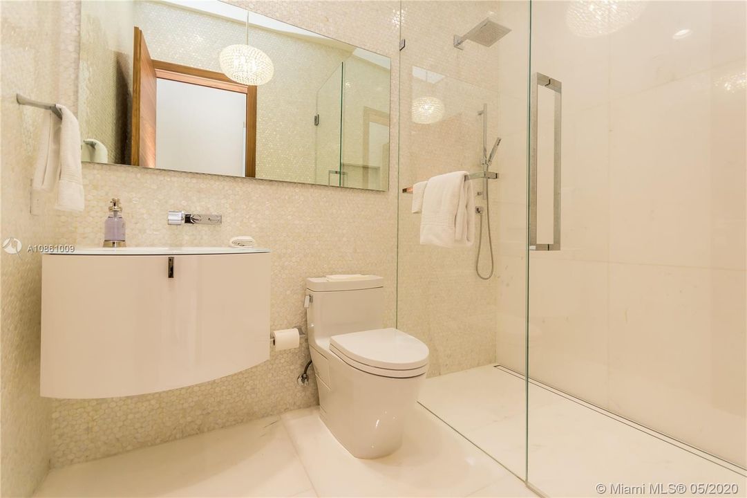Недавно арендовано: $19,000 (6 спален, 5 ванн, 4473 Квадратных фут)