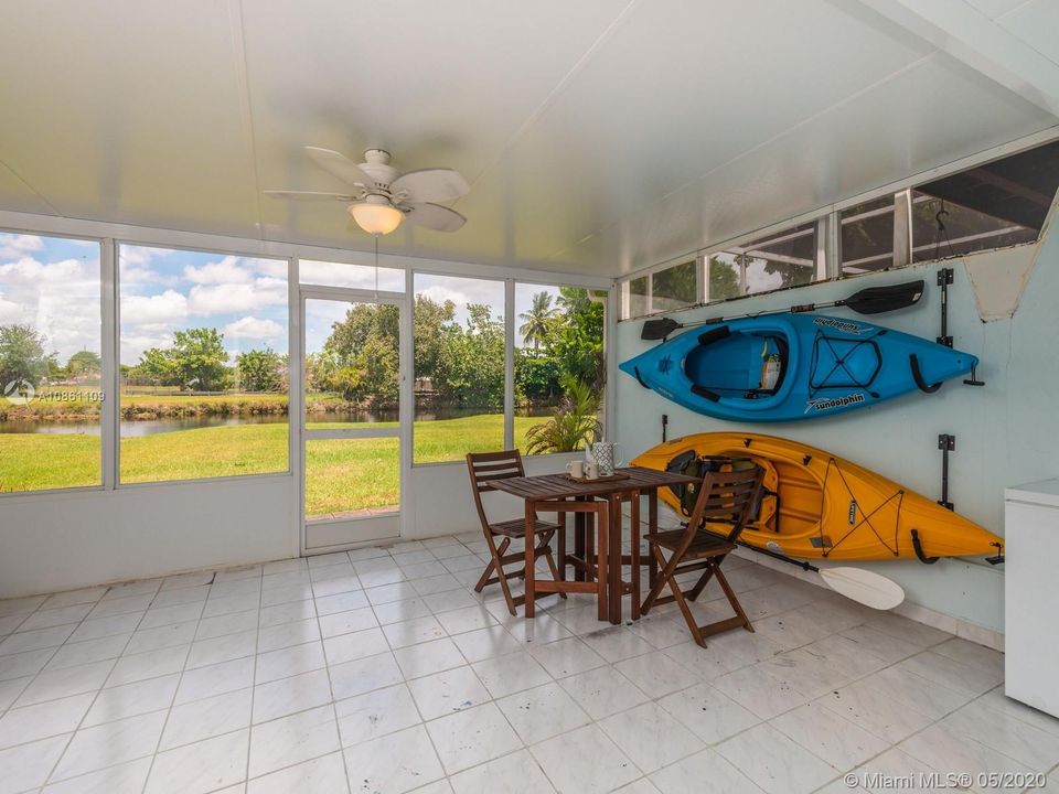Vendido Recientemente: $335,000 (3 camas, 2 baños, 1320 Pies cuadrados)