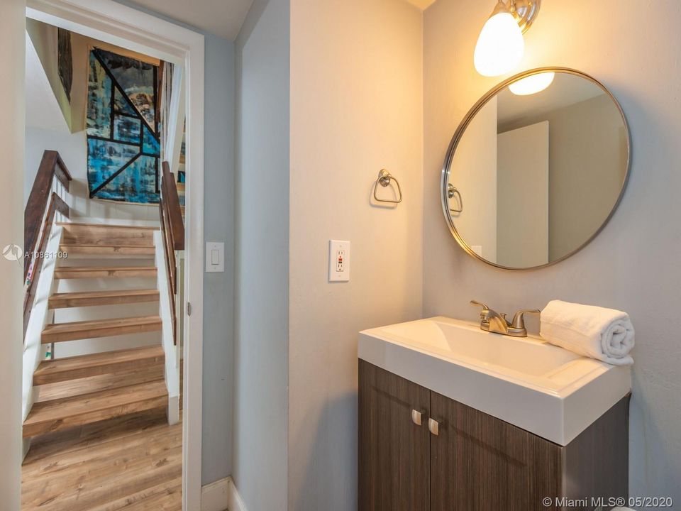 Vendido Recientemente: $335,000 (3 camas, 2 baños, 1320 Pies cuadrados)