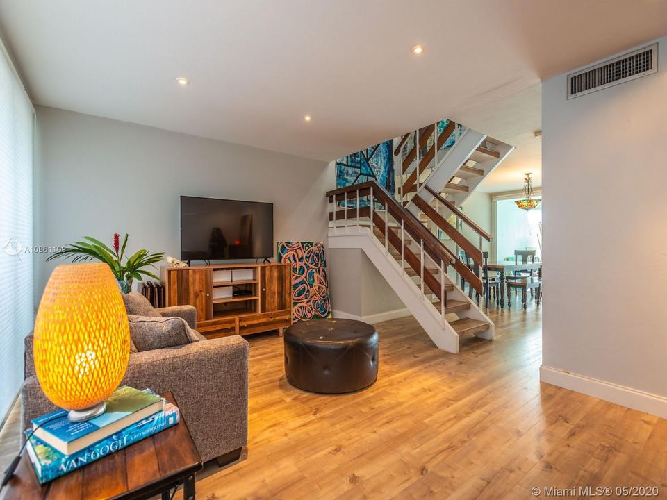 Vendido Recientemente: $335,000 (3 camas, 2 baños, 1320 Pies cuadrados)