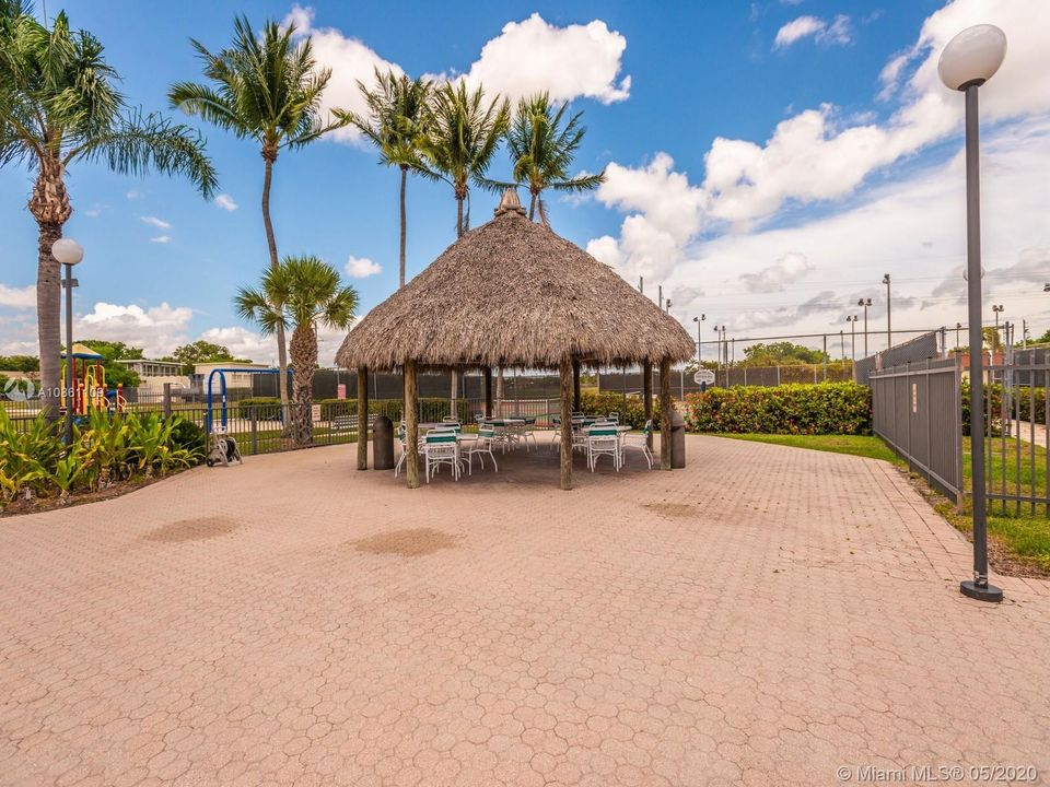 Vendido Recientemente: $335,000 (3 camas, 2 baños, 1320 Pies cuadrados)