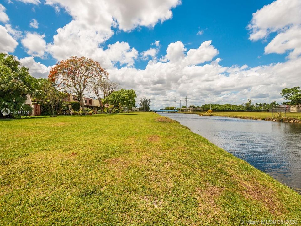 Vendido Recientemente: $335,000 (3 camas, 2 baños, 1320 Pies cuadrados)