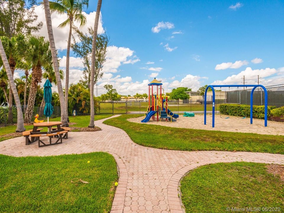 Vendido Recientemente: $335,000 (3 camas, 2 baños, 1320 Pies cuadrados)