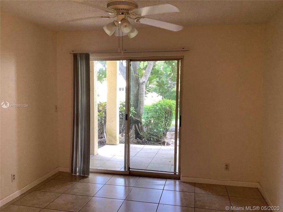 Vendido Recientemente: $144,900 (1 camas, 1 baños, 700 Pies cuadrados)