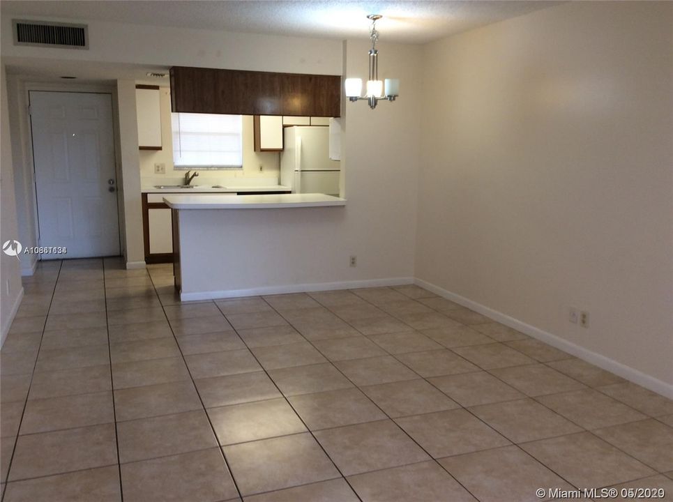 Vendido Recientemente: $144,900 (1 camas, 1 baños, 700 Pies cuadrados)