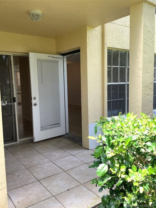 Vendido Recientemente: $144,900 (1 camas, 1 baños, 700 Pies cuadrados)