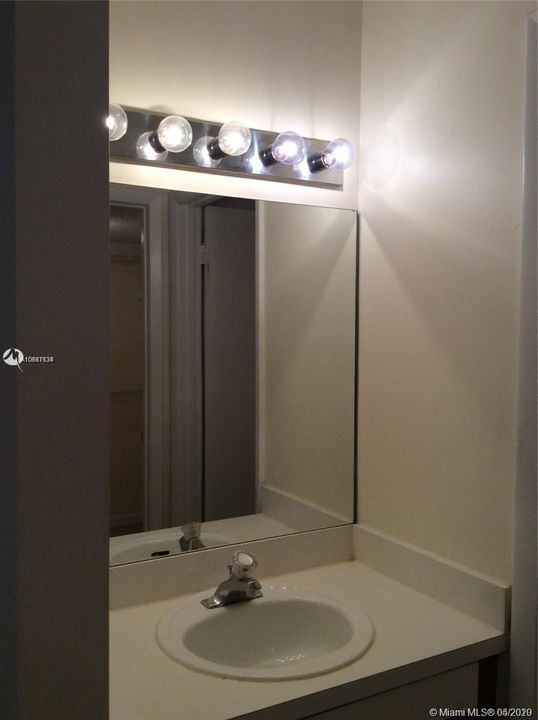 Vendido Recientemente: $144,900 (1 camas, 1 baños, 700 Pies cuadrados)