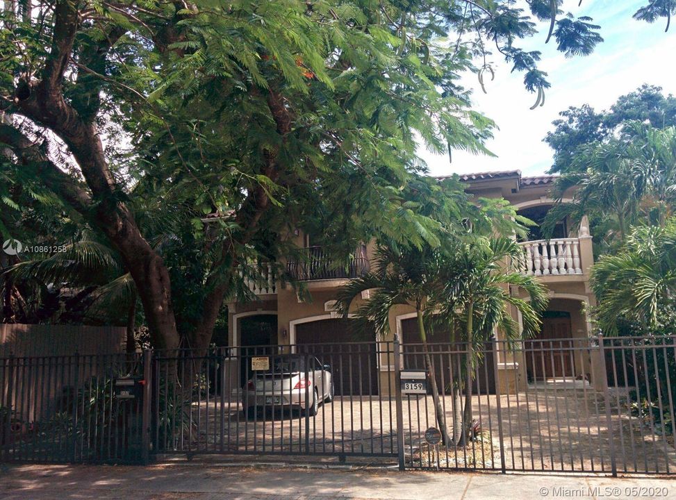 Recently Rented: $4,250 (3 beds, 2 baths, 2085 Square Feet)