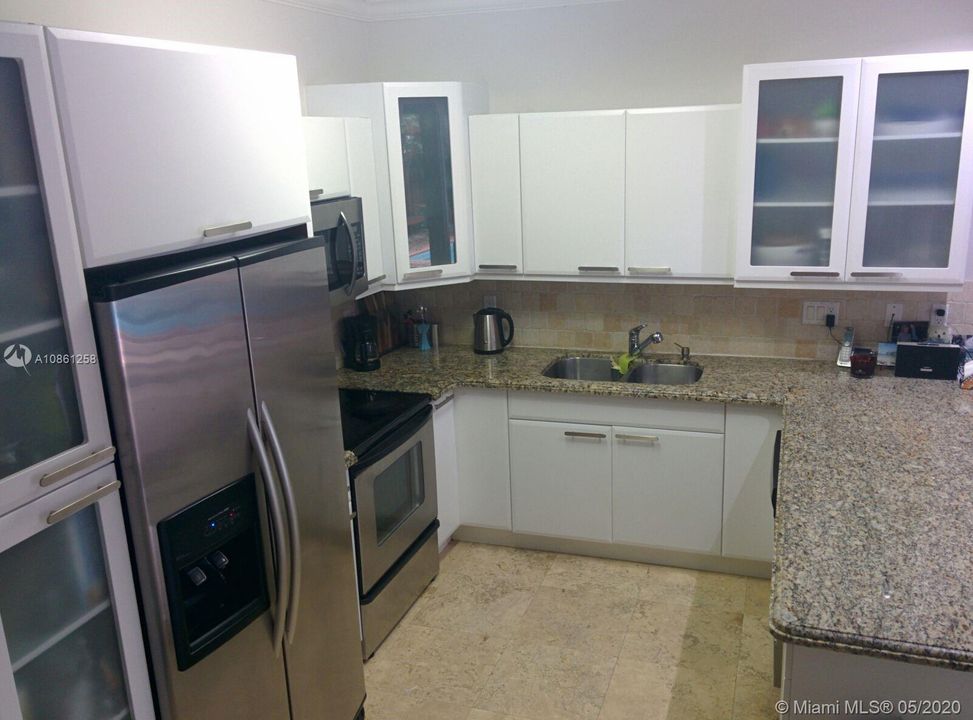 Recently Rented: $4,250 (3 beds, 2 baths, 2085 Square Feet)