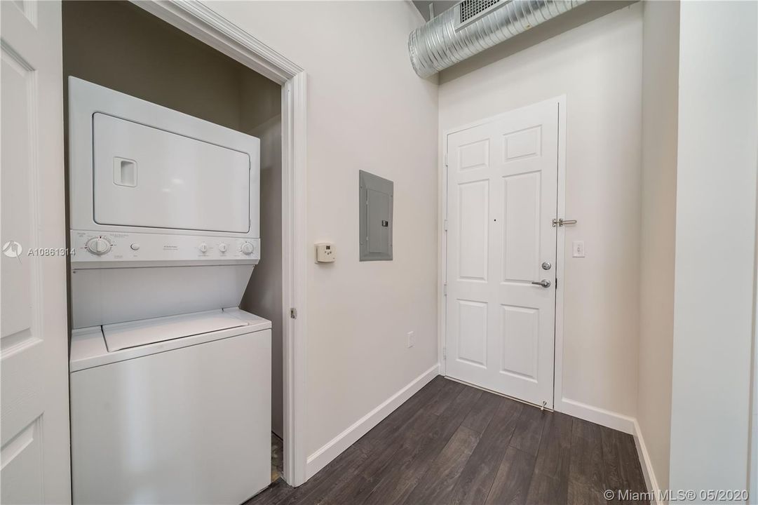 Recently Rented: $1,900 (2 beds, 2 baths, 1076 Square Feet)