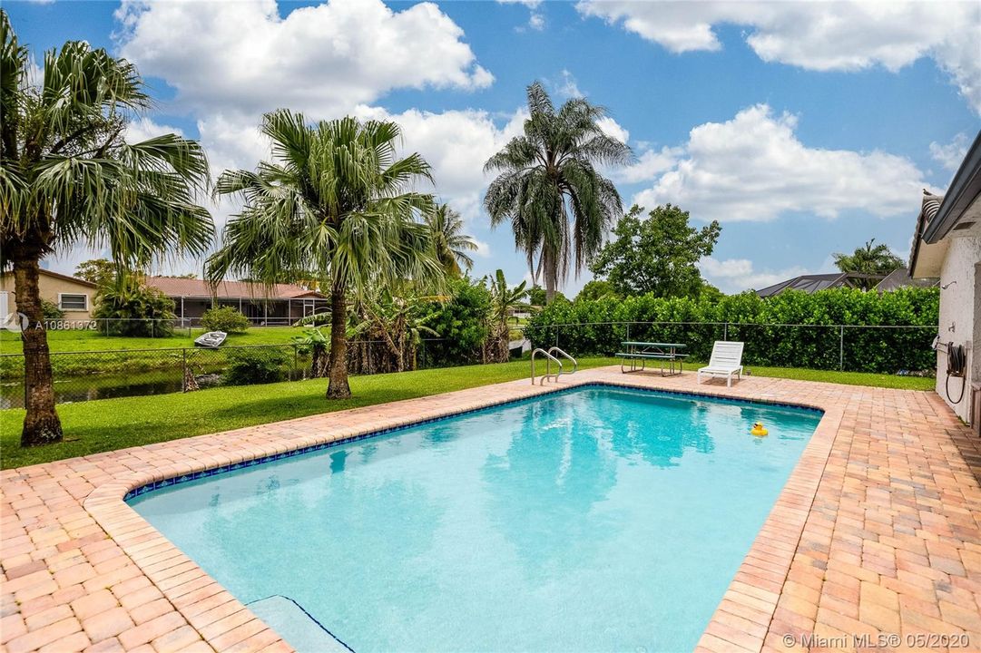 Recently Sold: $395,000 (3 beds, 2 baths, 1875 Square Feet)