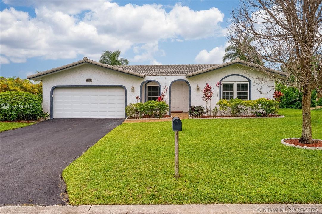 Recently Sold: $395,000 (3 beds, 2 baths, 1875 Square Feet)