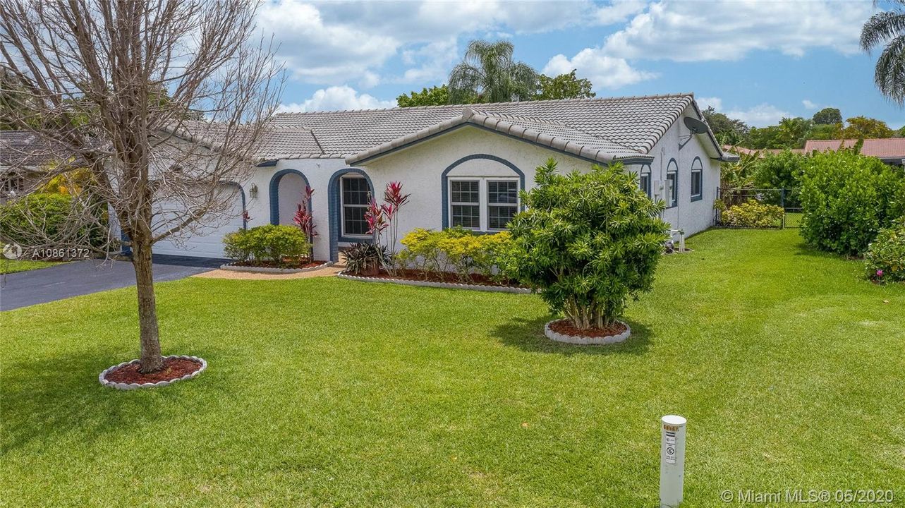 Recently Sold: $395,000 (3 beds, 2 baths, 1875 Square Feet)