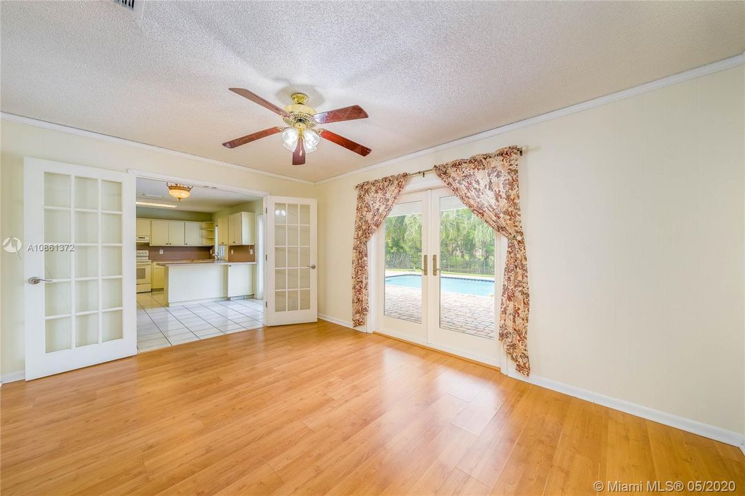 Recently Sold: $395,000 (3 beds, 2 baths, 1875 Square Feet)