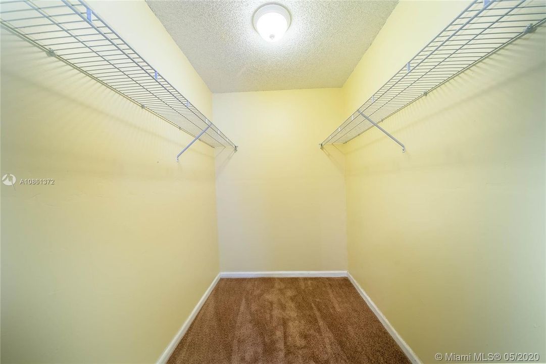Recently Sold: $395,000 (3 beds, 2 baths, 1875 Square Feet)