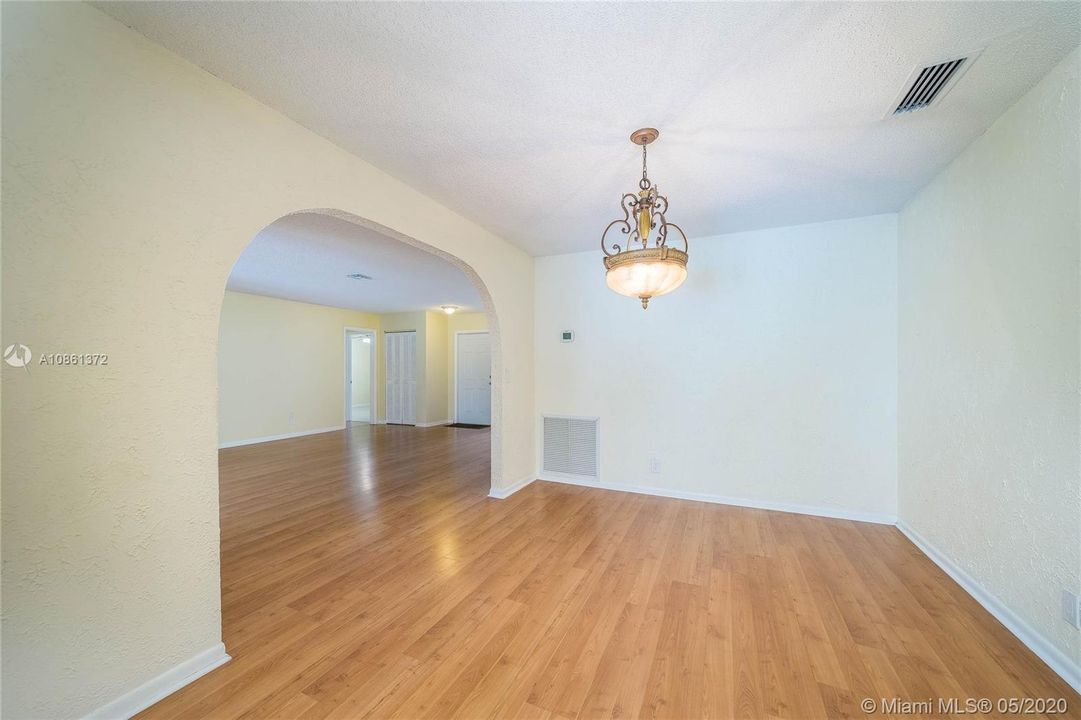 Recently Sold: $395,000 (3 beds, 2 baths, 1875 Square Feet)