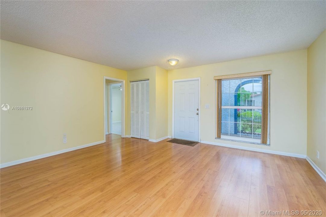 Recently Sold: $395,000 (3 beds, 2 baths, 1875 Square Feet)