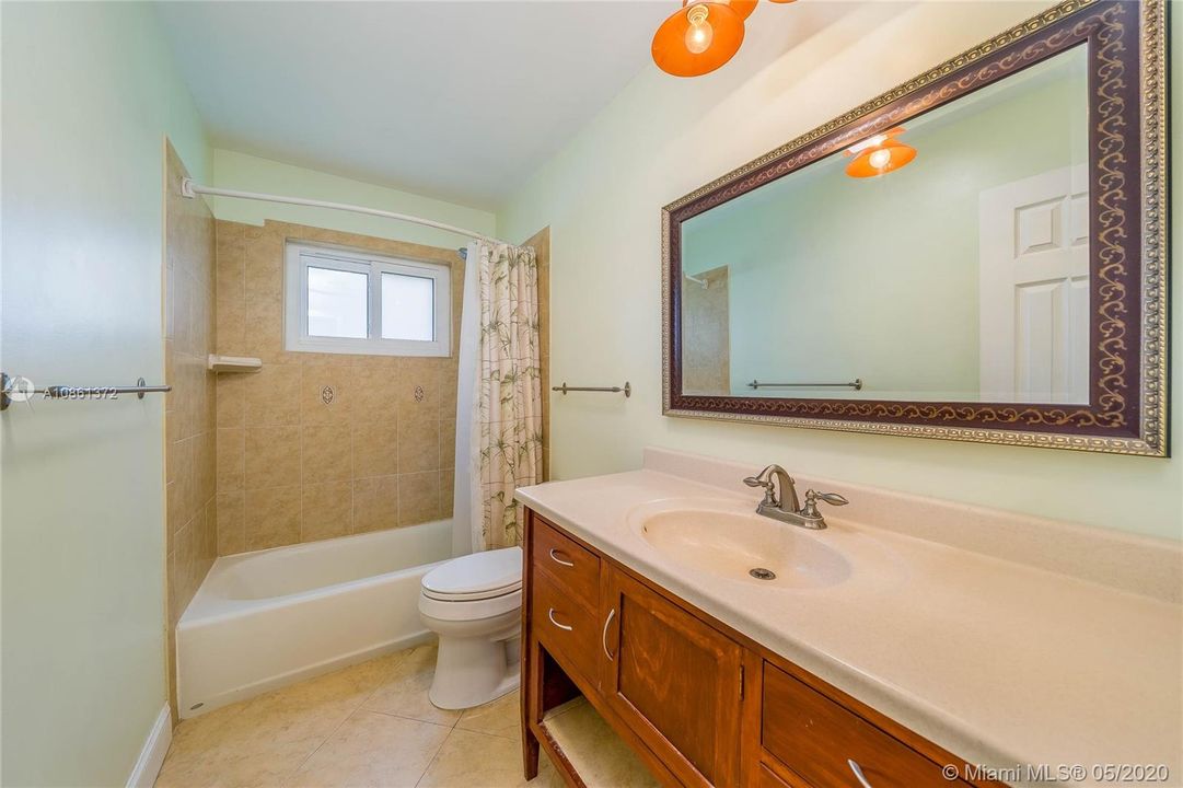 Recently Sold: $395,000 (3 beds, 2 baths, 1875 Square Feet)