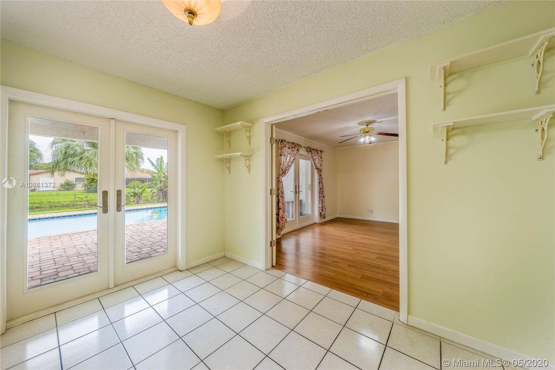 Recently Sold: $395,000 (3 beds, 2 baths, 1875 Square Feet)