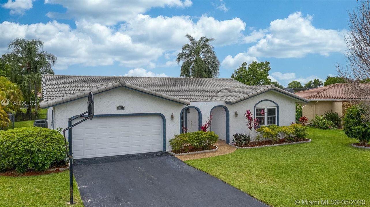 Recently Sold: $395,000 (3 beds, 2 baths, 1875 Square Feet)