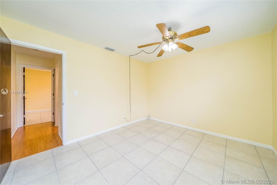 Recently Sold: $395,000 (3 beds, 2 baths, 1875 Square Feet)