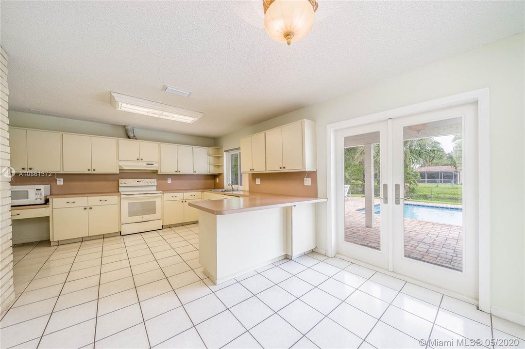 Recently Sold: $395,000 (3 beds, 2 baths, 1875 Square Feet)