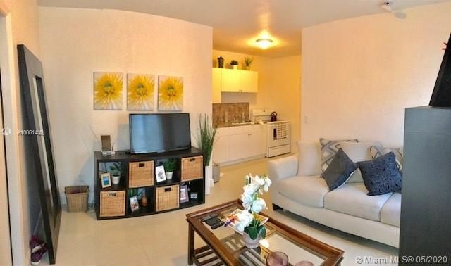 Recently Rented: $1,300 (1 beds, 1 baths, 690 Square Feet)