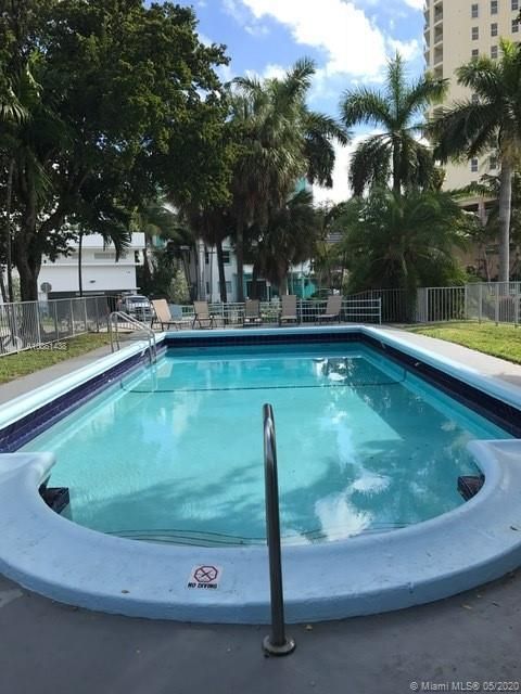 Recently Rented: $1,300 (1 beds, 1 baths, 690 Square Feet)