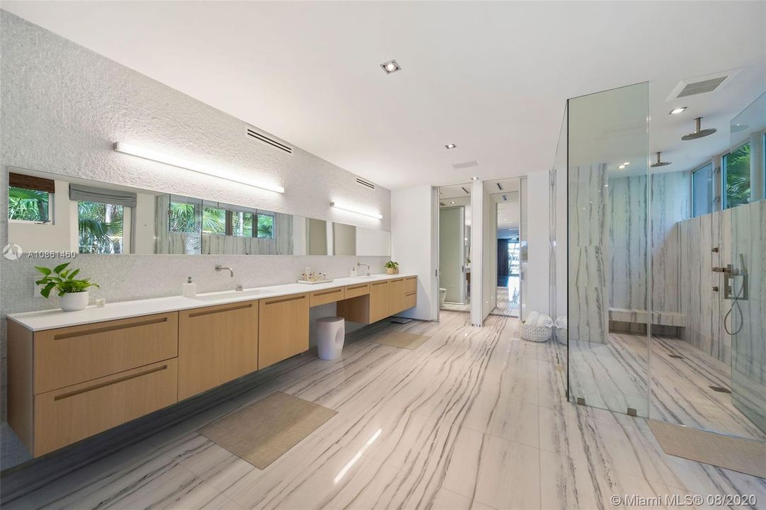 Recently Sold: $15,975,000 (9 beds, 8 baths, 7848 Square Feet)