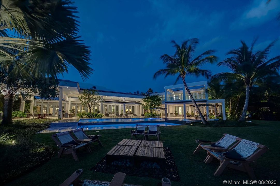 Recently Sold: $15,975,000 (9 beds, 8 baths, 7848 Square Feet)